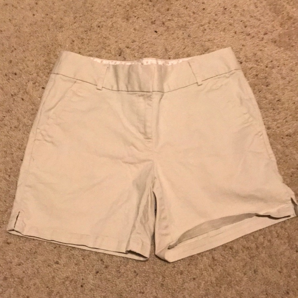 Light khaki shorts with belt loops